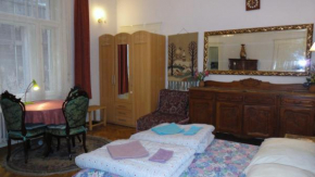 Гостиница Garibaldi 5 Apartments & Rooms, Будапешт